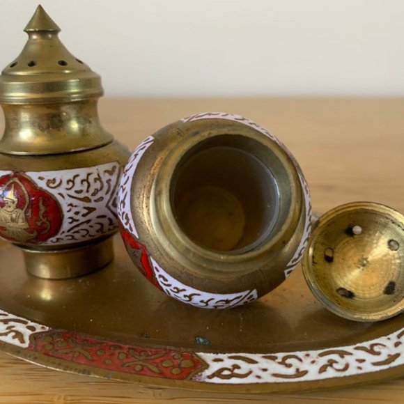 Vintage Salt & Pepper Shakers - Picture 2 of 3